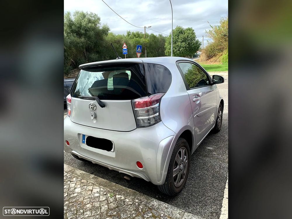 Toyota Iq 2011 photo 2