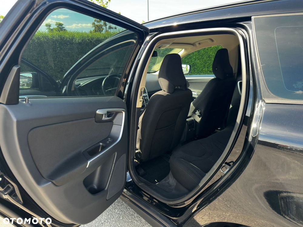Volvo XC 60 D3 Momentum - 9