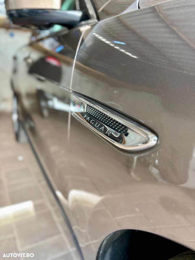Jaguar F-Pace 20d AWD Portfolio - 13