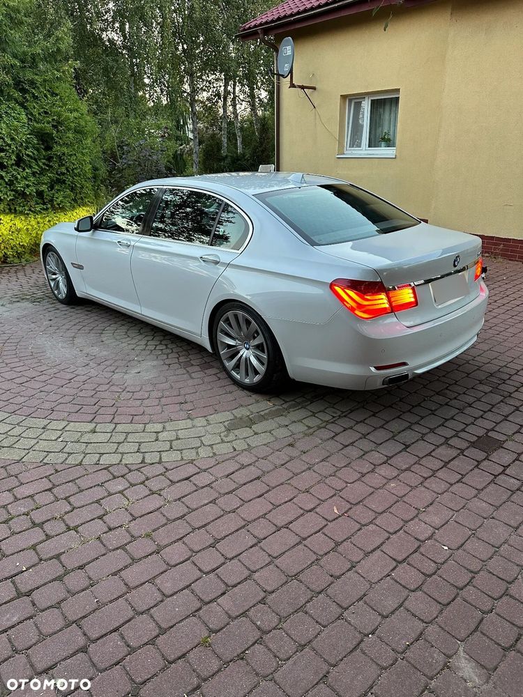 BMW Seria 7 740Li - 3