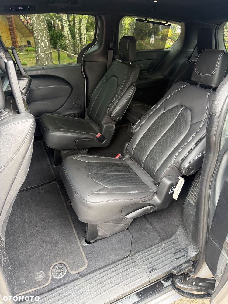 Chrysler Pacifica - 13