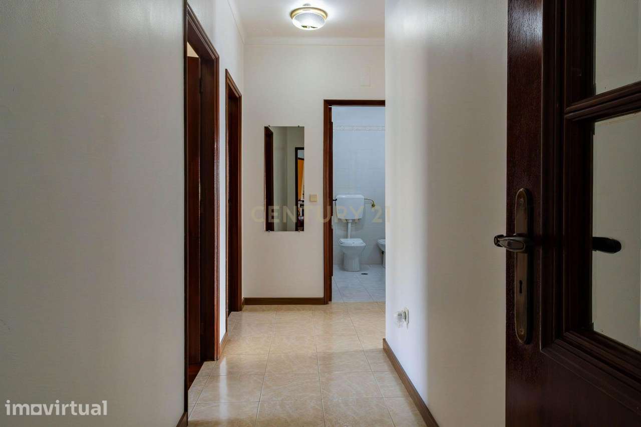 Apartamento T3 com Sótão Transformado em T1 | Vista Castelo de Leiria - Grande imagem: 5/57