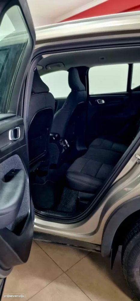 Volvo XC 40 1.5 T2 Momentum Plus Geartronic - 39