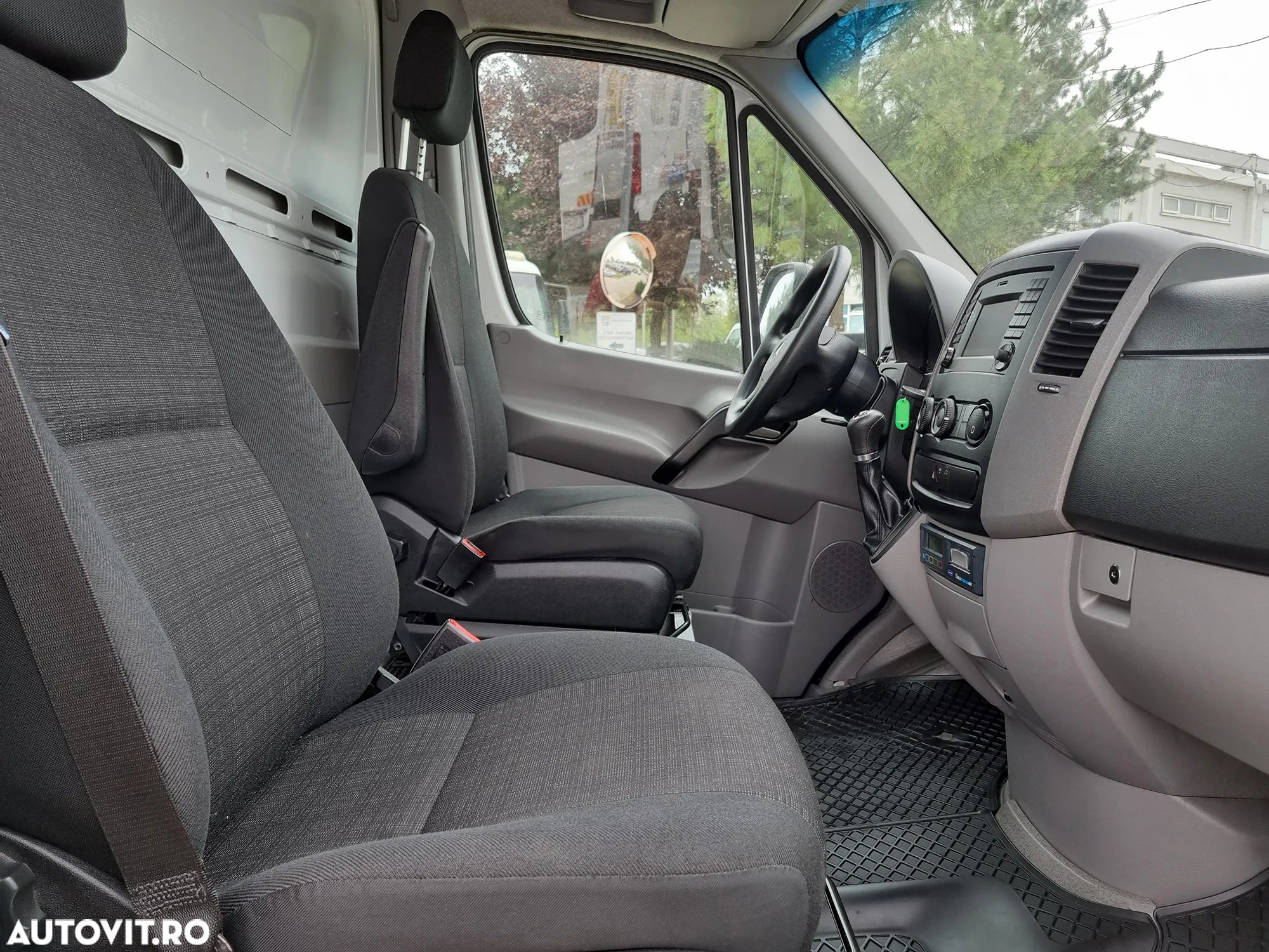 Mercedes-Benz Sprinter - 11