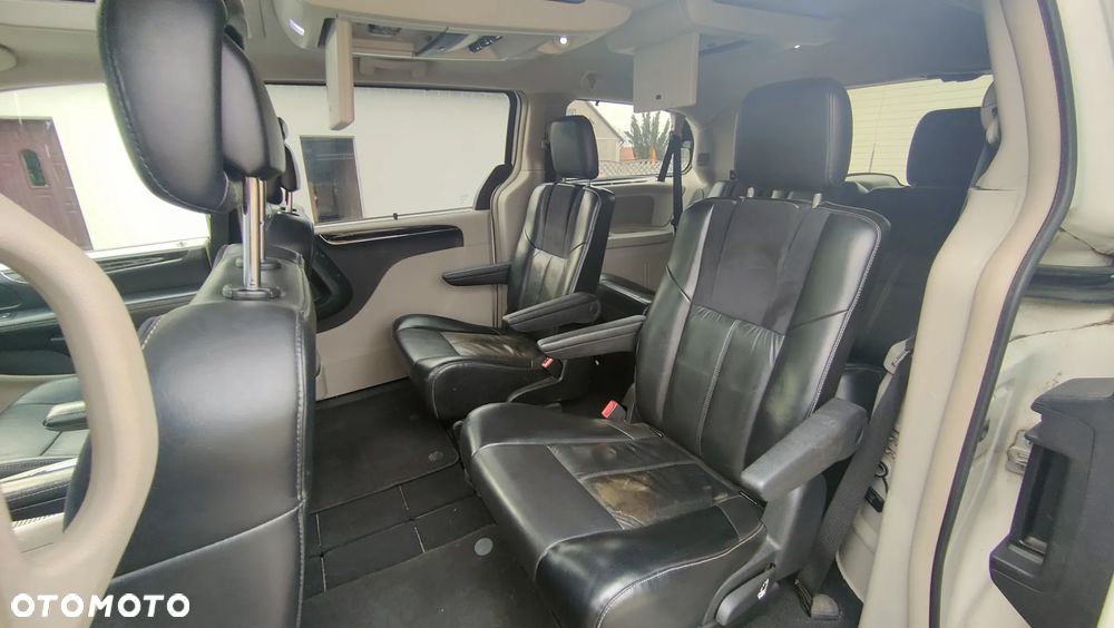 Chrysler Town & Country 3.6 Limited - 15