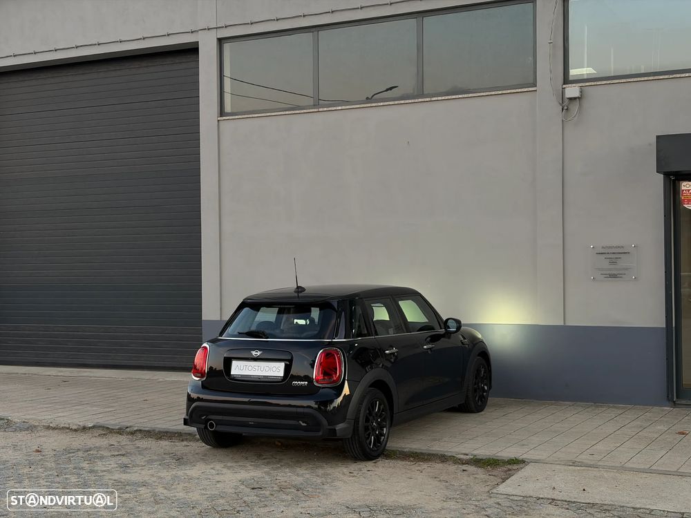 MINI 5 Portas Cooper Aut. Essential - 22