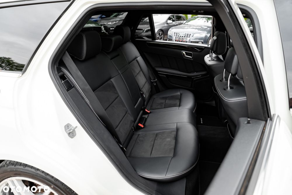 Mercedes-Benz Klasa E 350 CDI 4-Matic BlueEff - 23