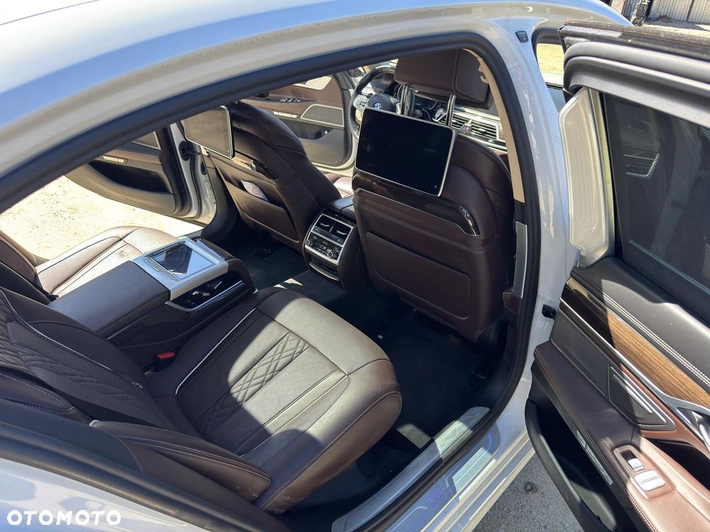 BMW Seria 7 750i xDrive Edition Exclusive - 35