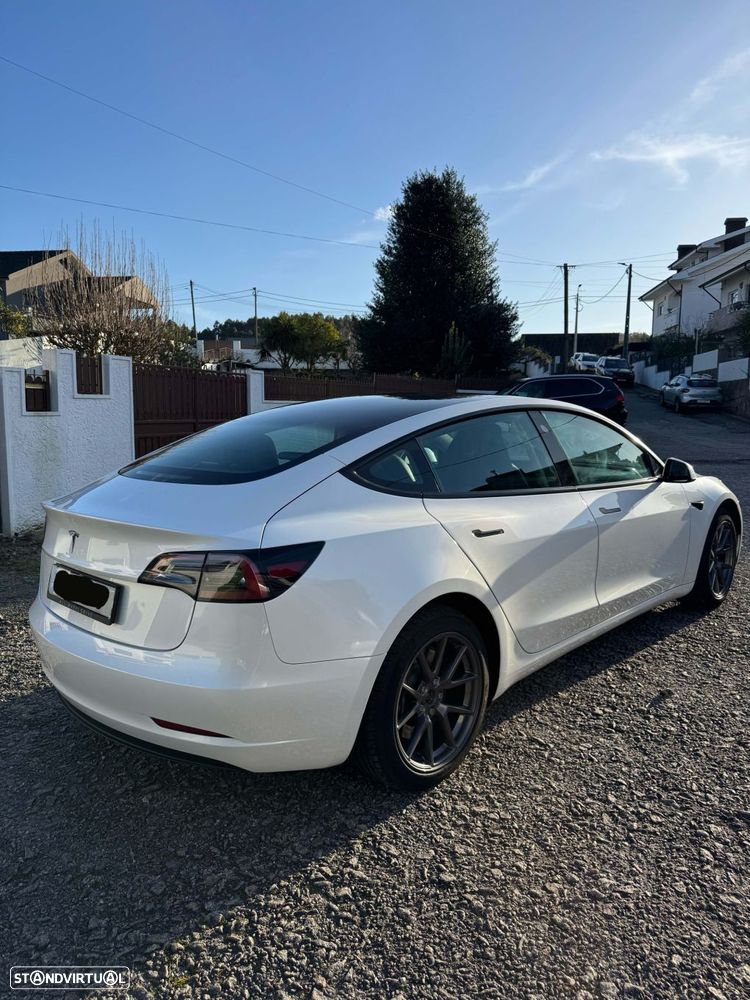 Tesla Model 3 - 3