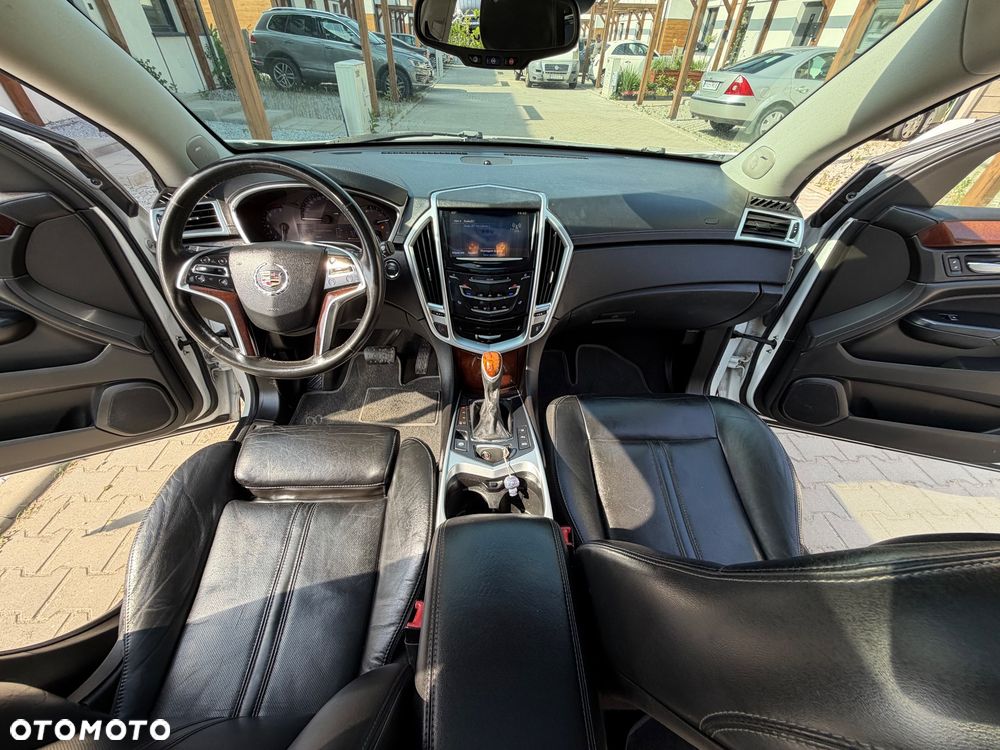 Cadillac SRX - 11