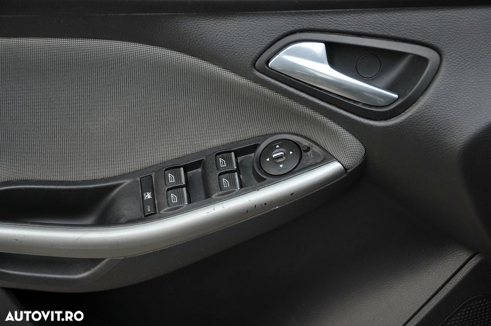 Ford Focus 1.6 TDCI DPF Titanium - 10