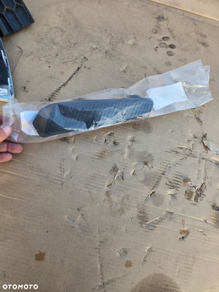 Lewa listwa zderzaka przedniego Opel Grandland X Lift 98401318XT 9840131877 - 3