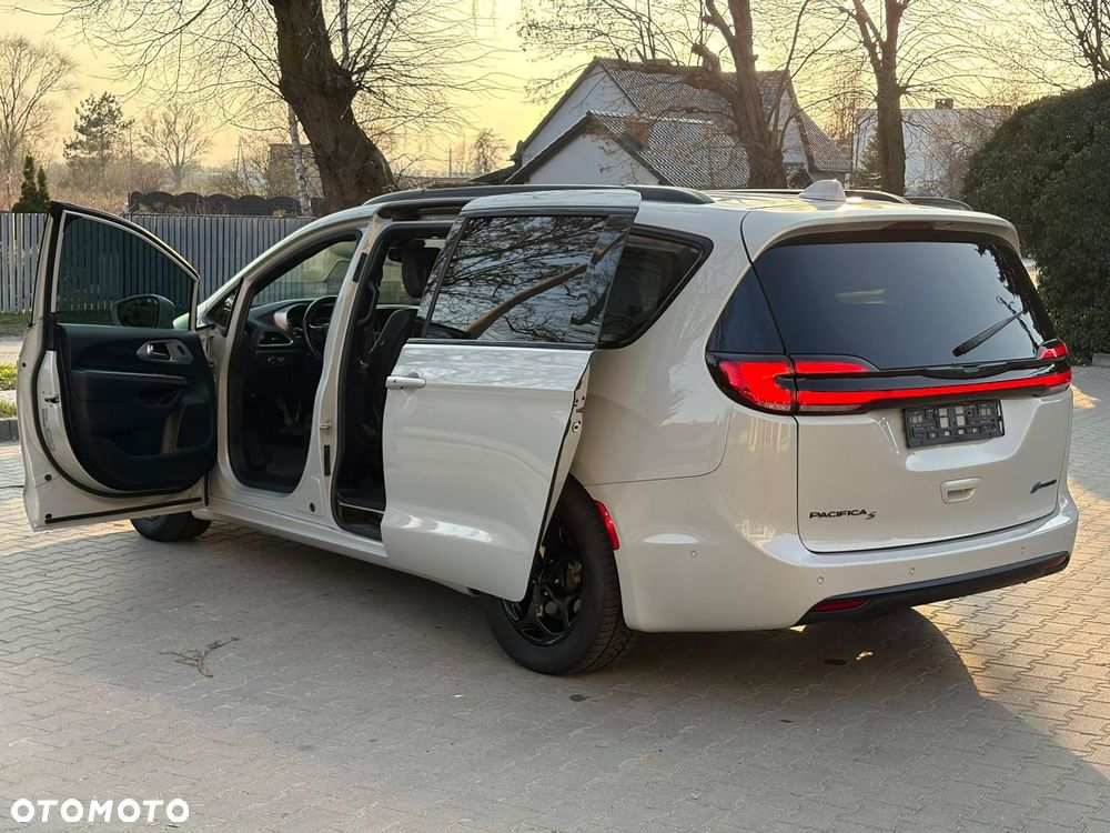 Chrysler Pacifica - 14