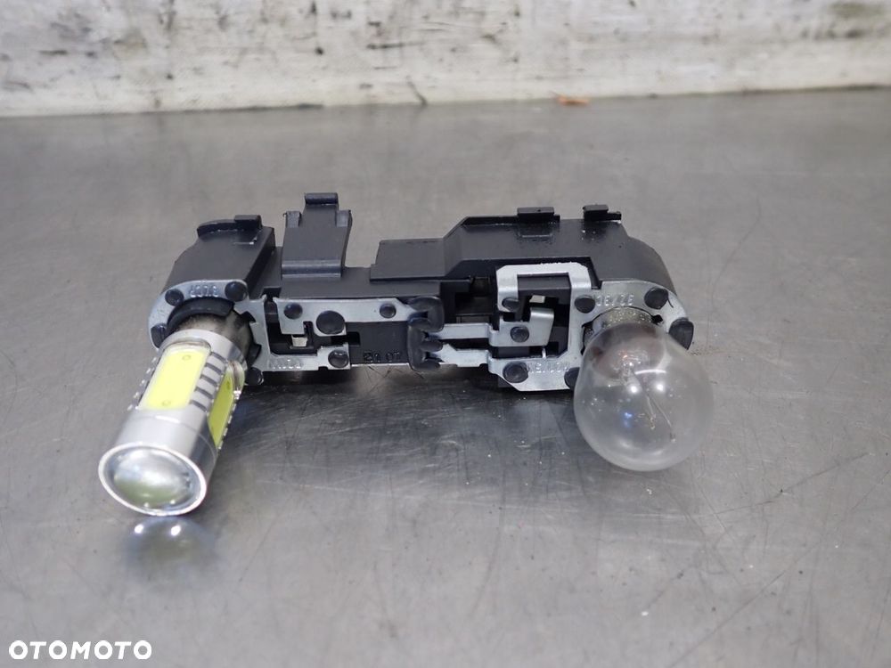 LAMPA PRAWA TYLNA W KLAPIE ALFA ROMEO 159 SPORTWAGON - 7