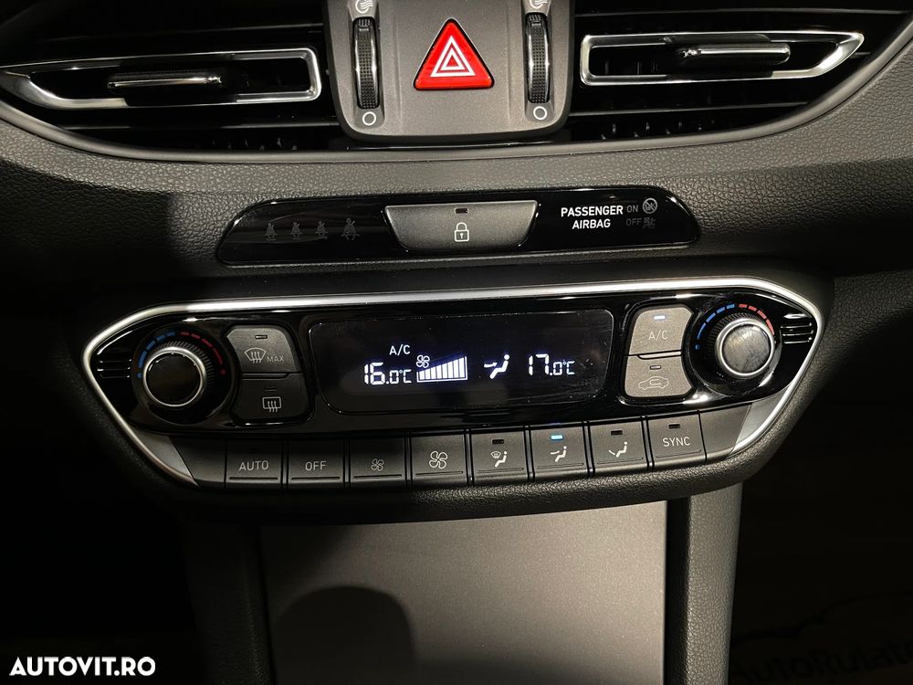 Hyundai i30 1.6 CRDI DCT Select - 19