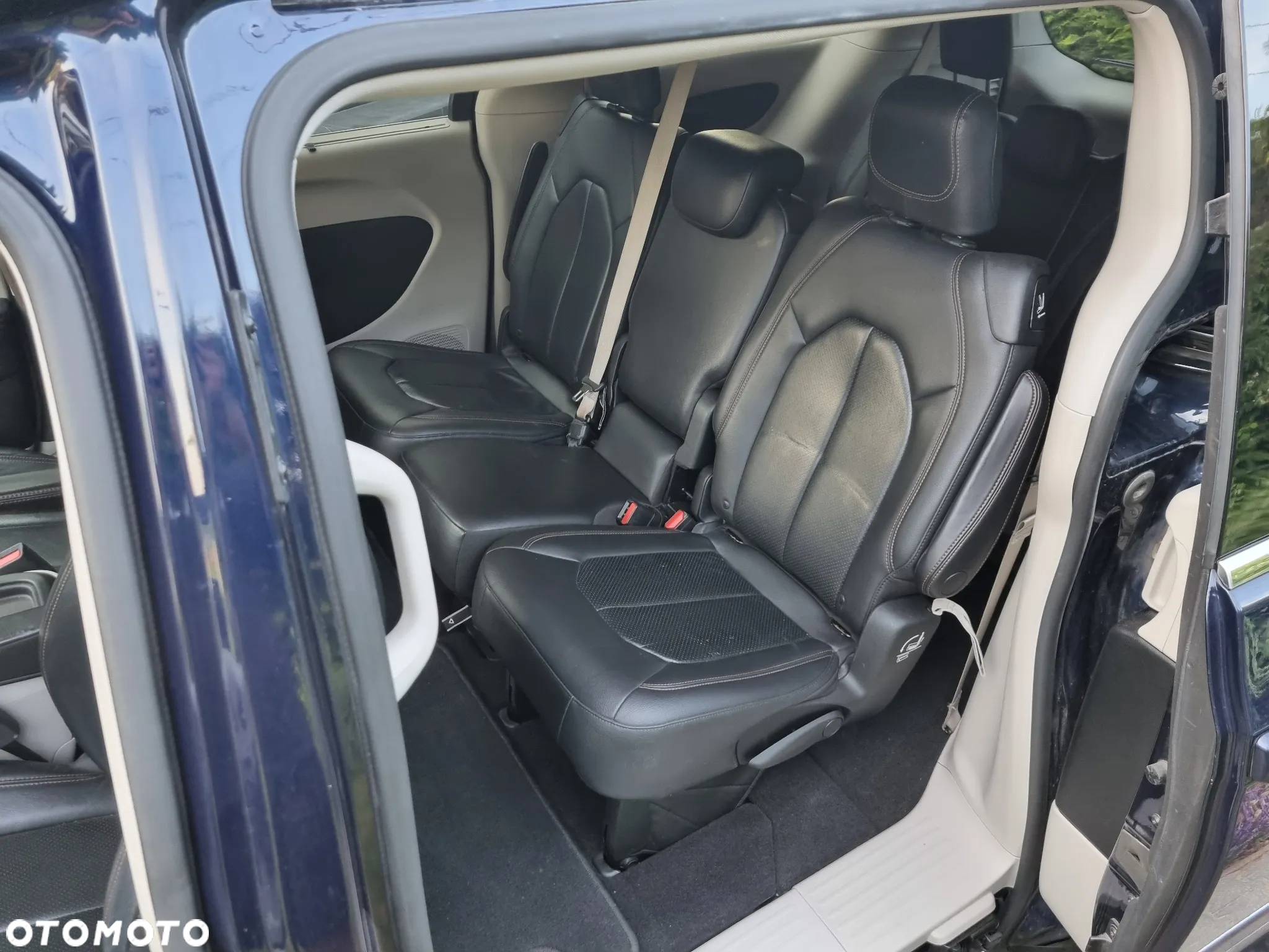 Chrysler Pacifica - 10