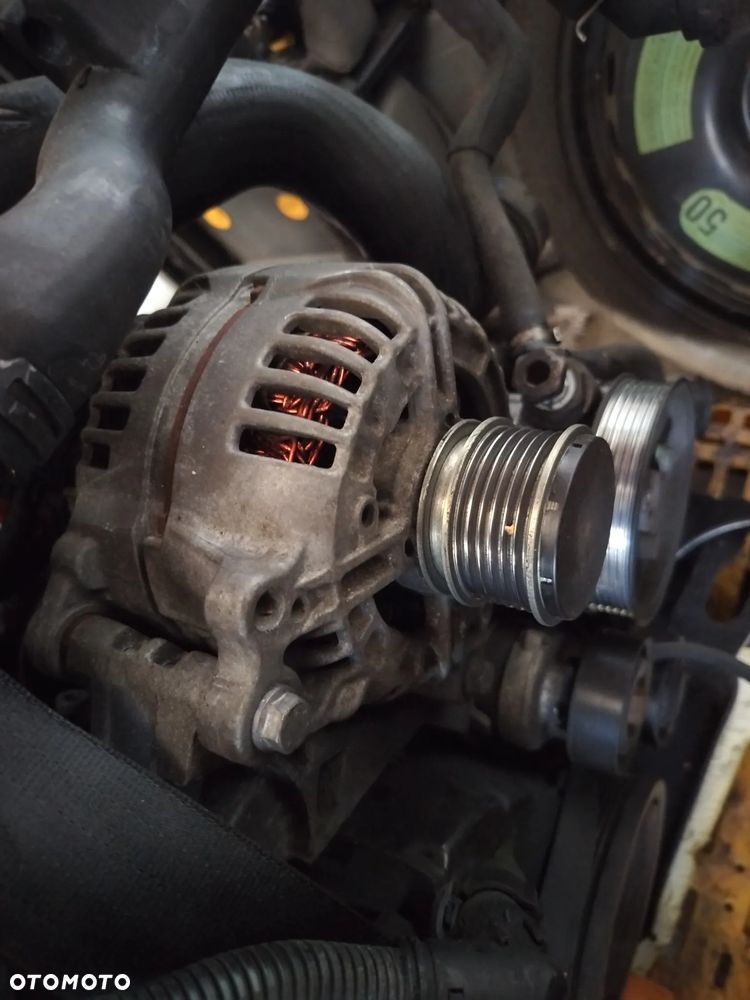 Audi A4 B7 2.0  TDI BPW  silnik słupek - 5