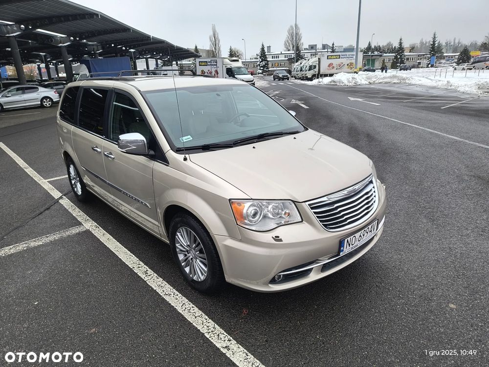 Chrysler Town & Country 3.6 Limited - 13