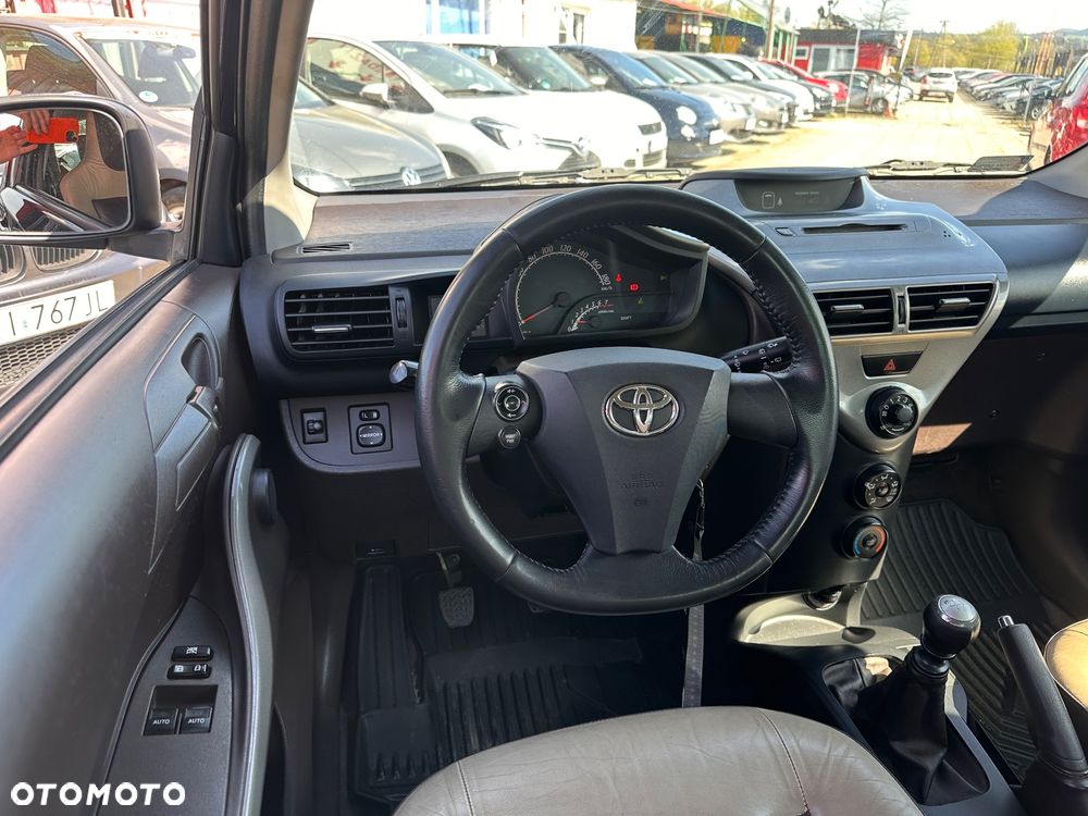 Toyota iQ 1.0 Sol - 17