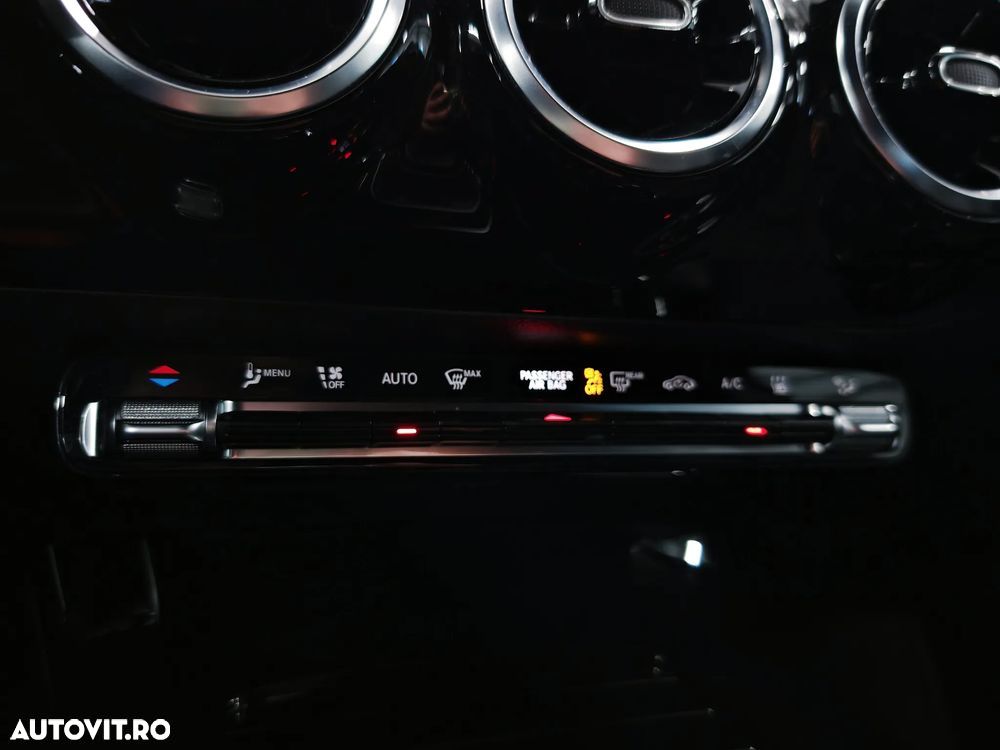 Mercedes-Benz A 250 e Sedan 8G-DCT - 17