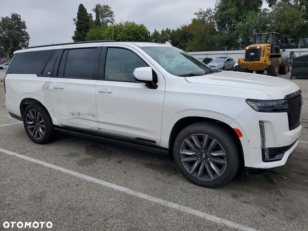 Cadillac Escalade - 3