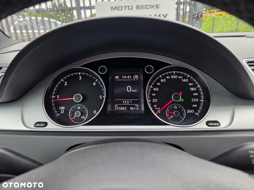 Volkswagen Passat - 12