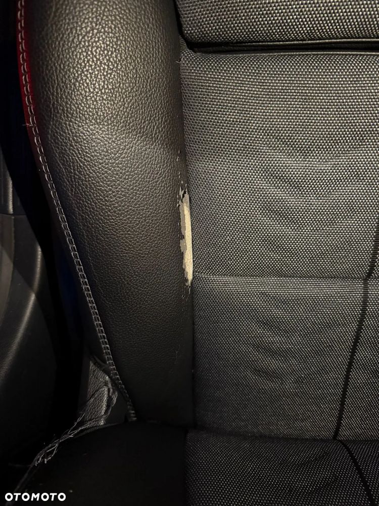 Mercedes-Benz GLA 180 7G-DCT - 14