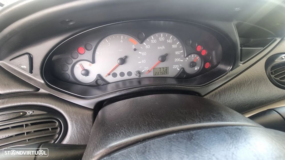 Ford Focus 1.8 TDCi Ghia - 9