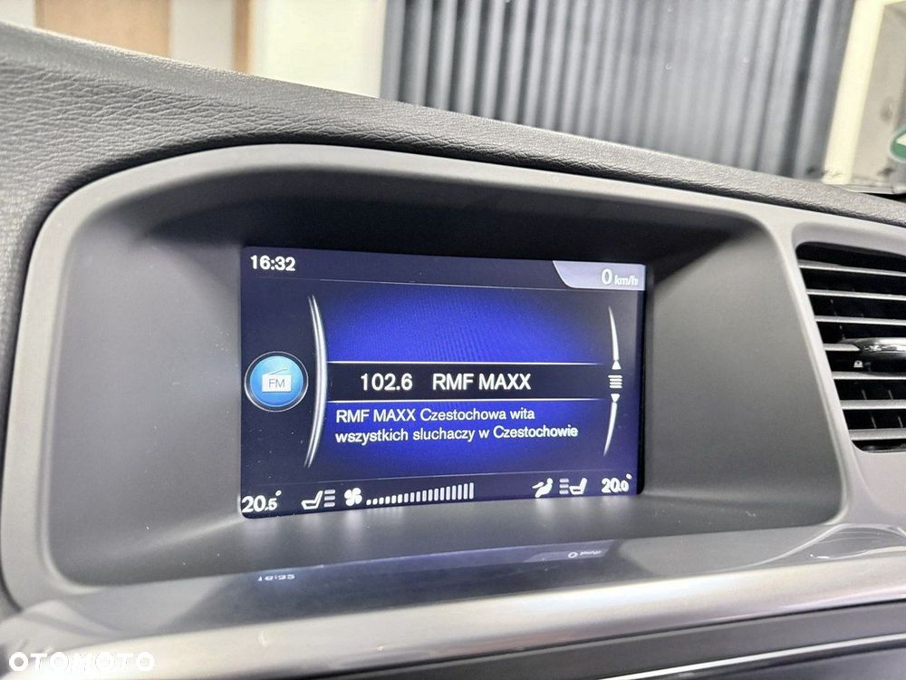 Volvo V60 D3 R-Design - 29