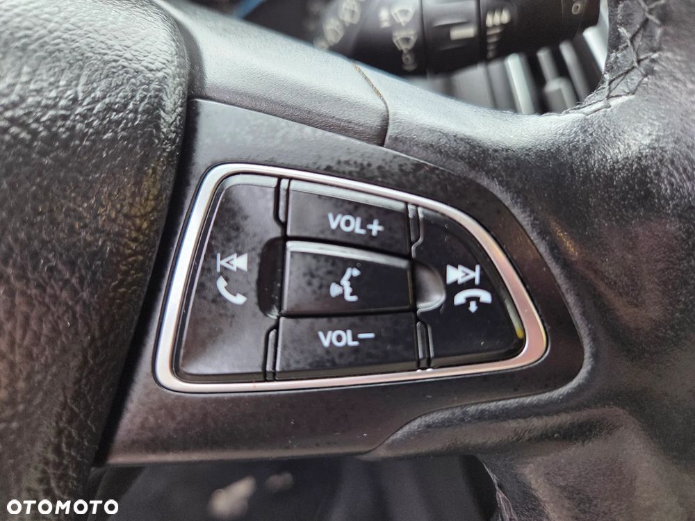 Ford Focus 1.0 EcoBoost Titanium - 26