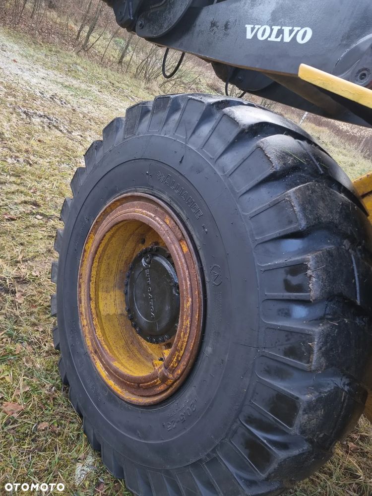 Volvo BM 4400 Ładowarka Fadroma Sprowadzona z Norwegii Widły Łyżka Bocian Wysięgnik! Aktualne badania w DEKRA! Oryginał zadbana Bez luzów i wycieków Potężna Moc. Nie pracowała w Kraju! 6 cylindrów pneumat Hamulec Opony jak Nowe - 10