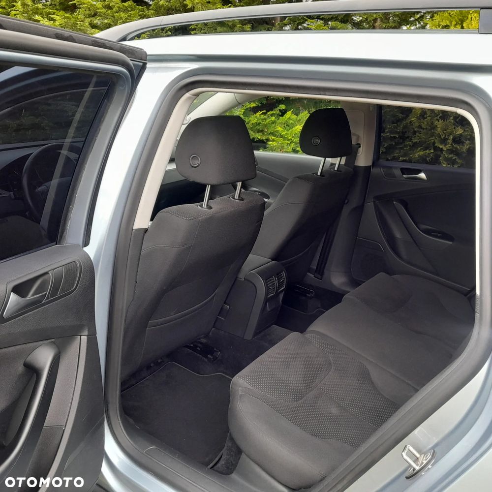 Volkswagen Passat - 12