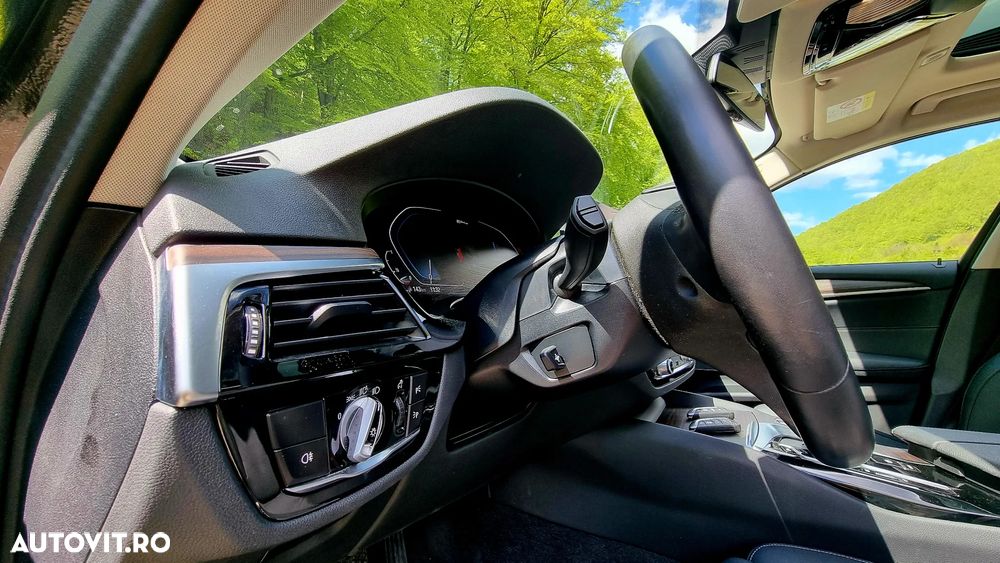 BMW Seria 5 530e Aut. Luxury Line - 23