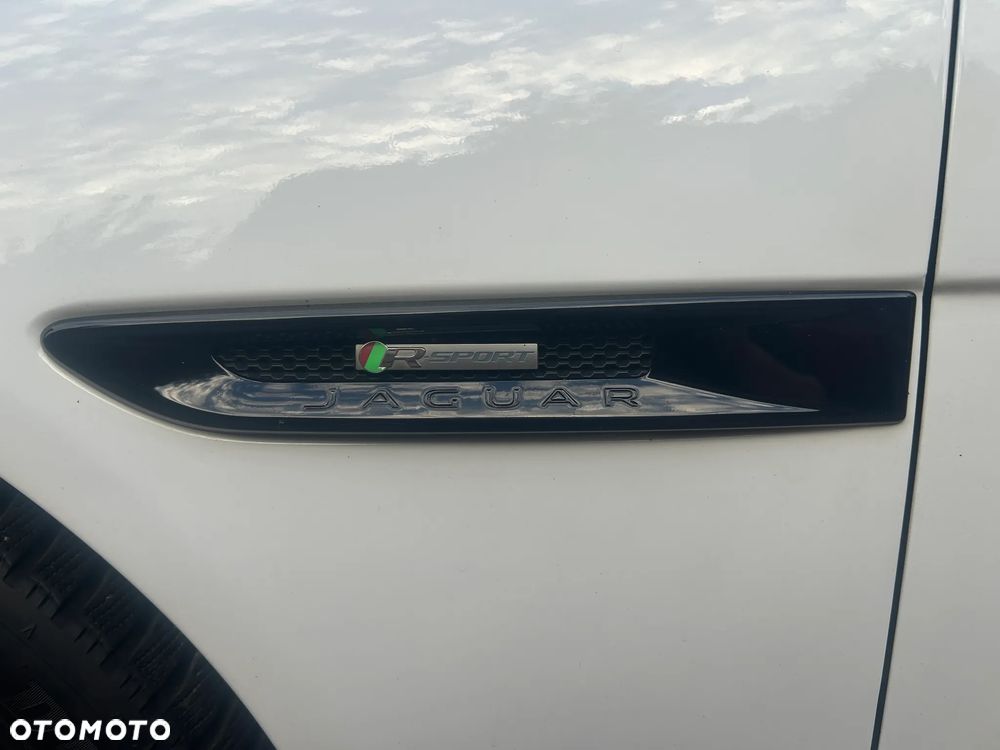 Jaguar XE 2.0 D R-Sport - 9