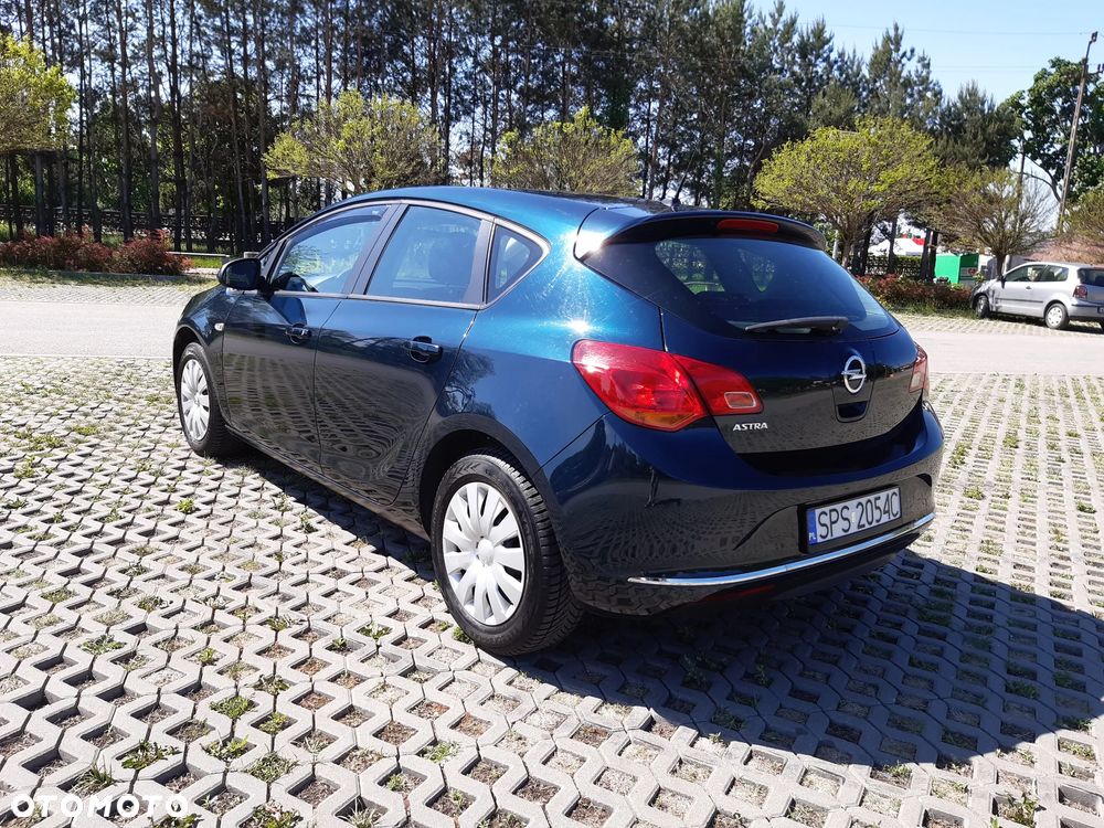 Opel Astra 1.6 Color Edition - 10