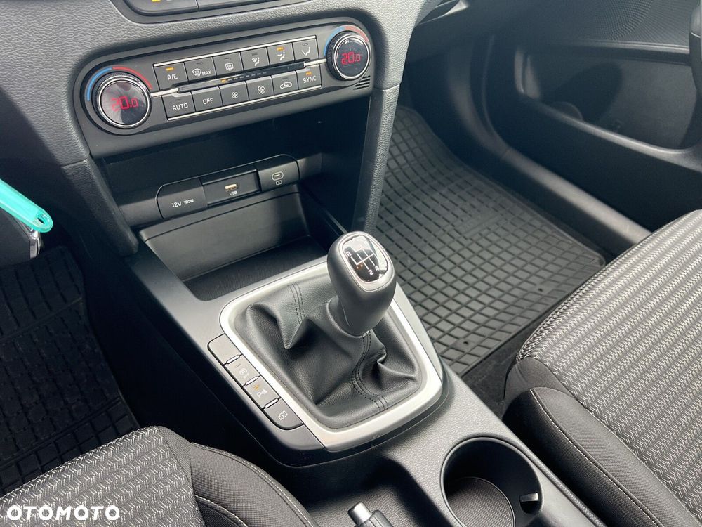 Kia Ceed - 24