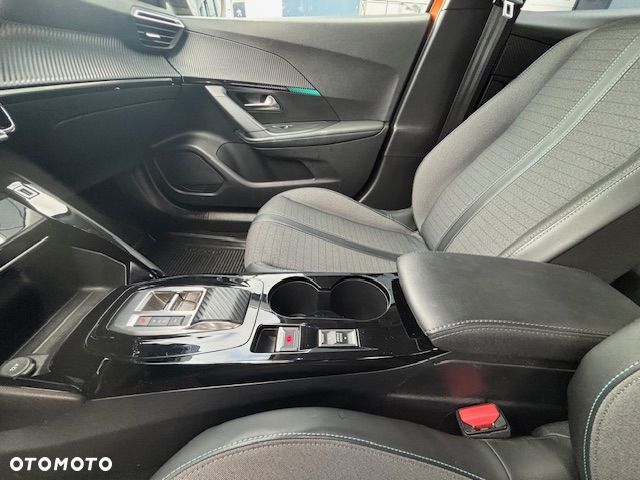 Peugeot 2008 1.2 PureTech Allure Pack S&S EAT8 - 19