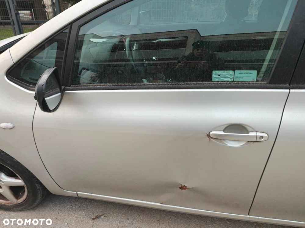 Toyota Auris 1.6 VVT-i Premium - 4
