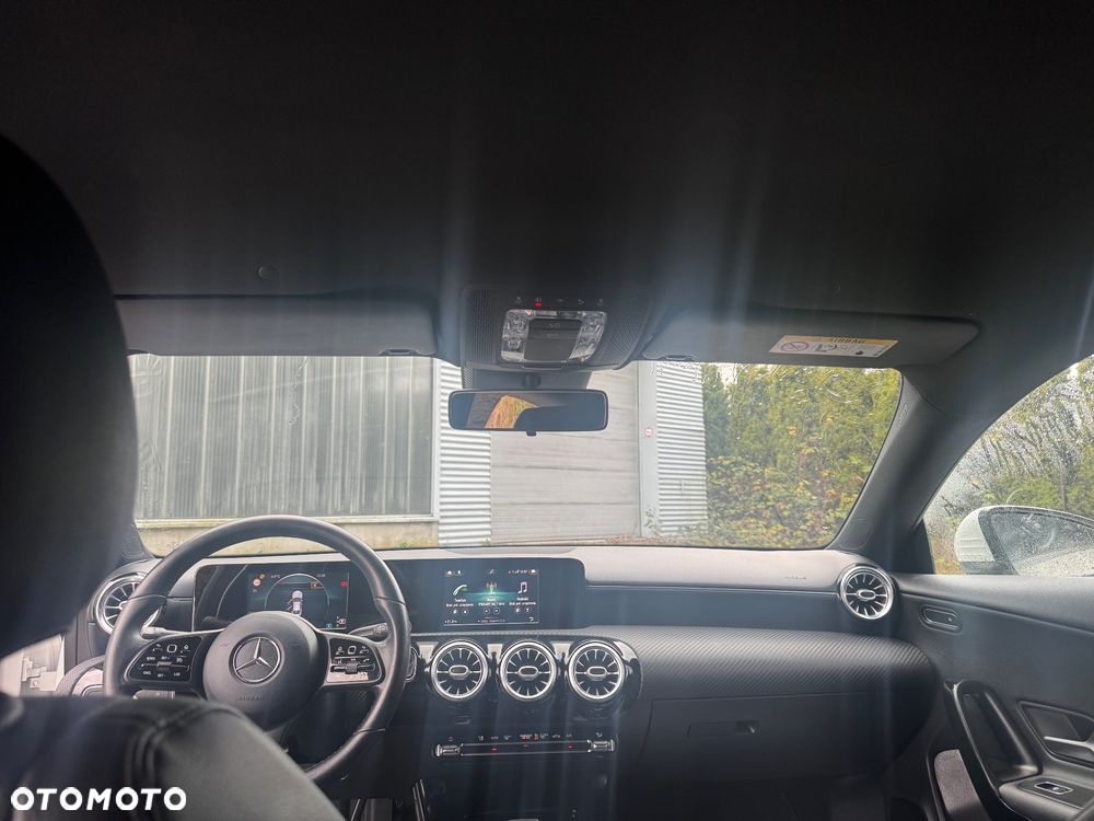 Mercedes-Benz CLA 180 Edition 1 7G-DCT - 32