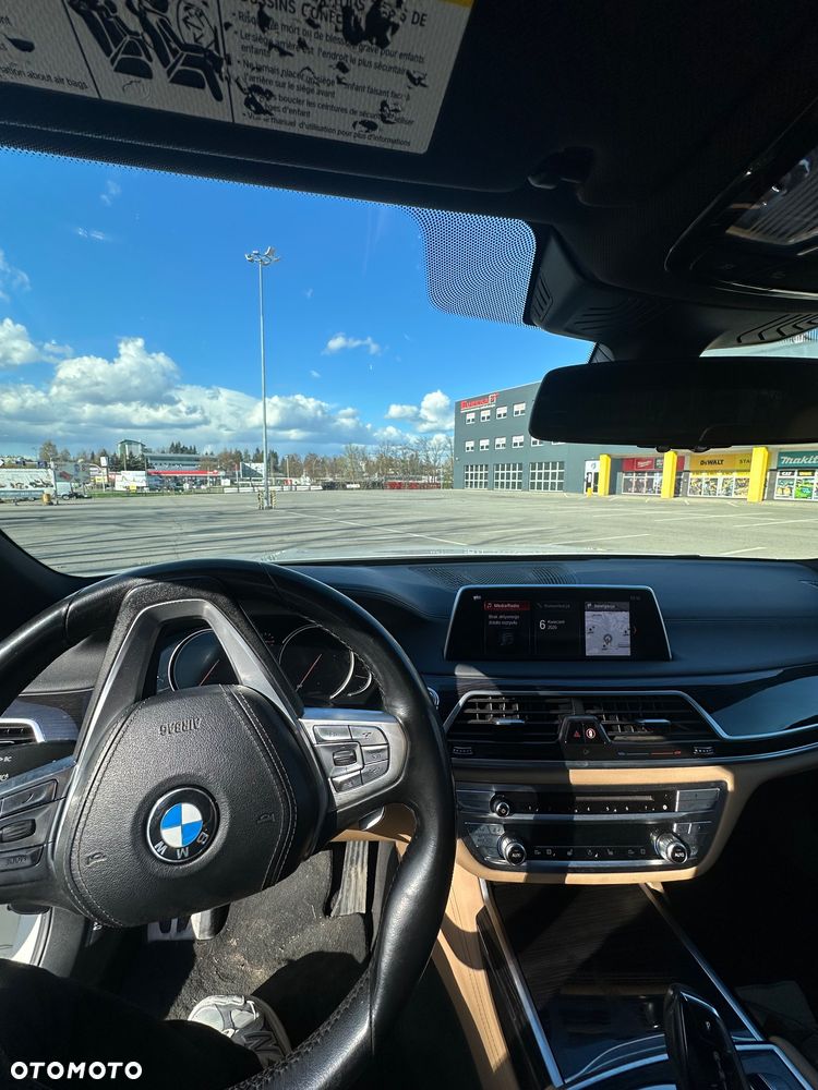 BMW Seria 7 740Li - 24