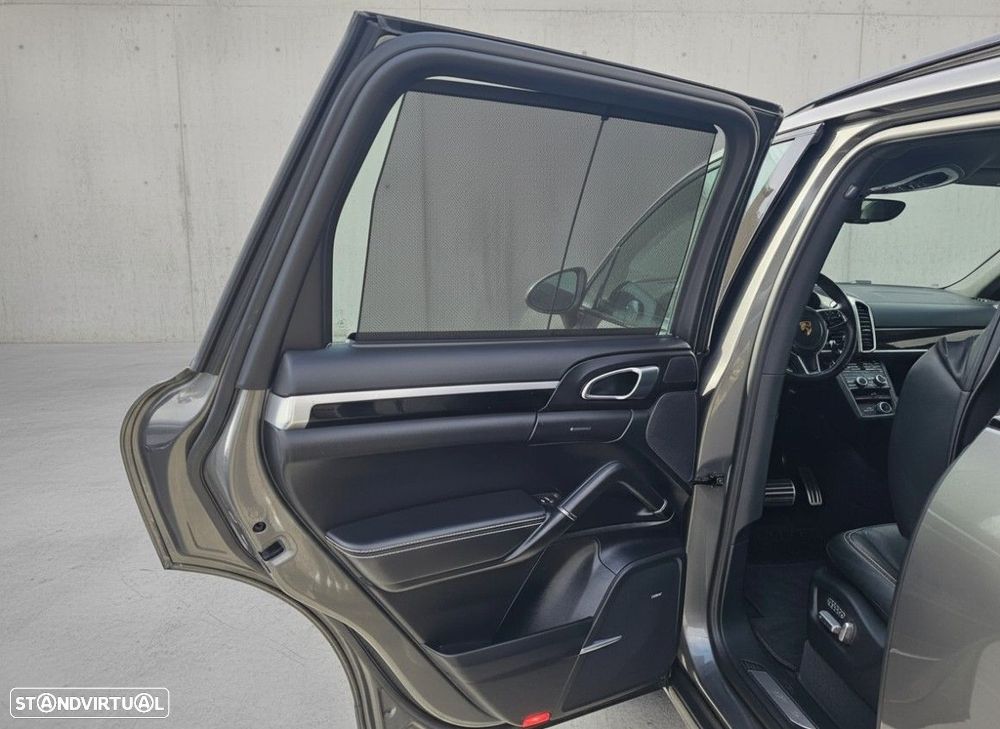 Porsche Cayenne S E-Hybrid Platinum Edition - 9