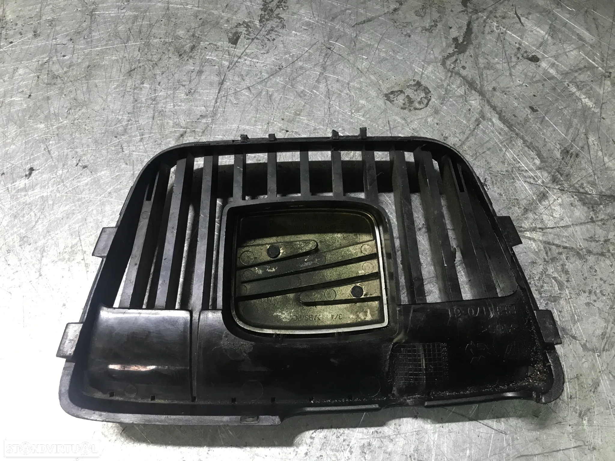 GRELHA DA FRENTE SEAT IBIZA / CORDOBA 6K2 99-01 REF 6K0853679A - 2