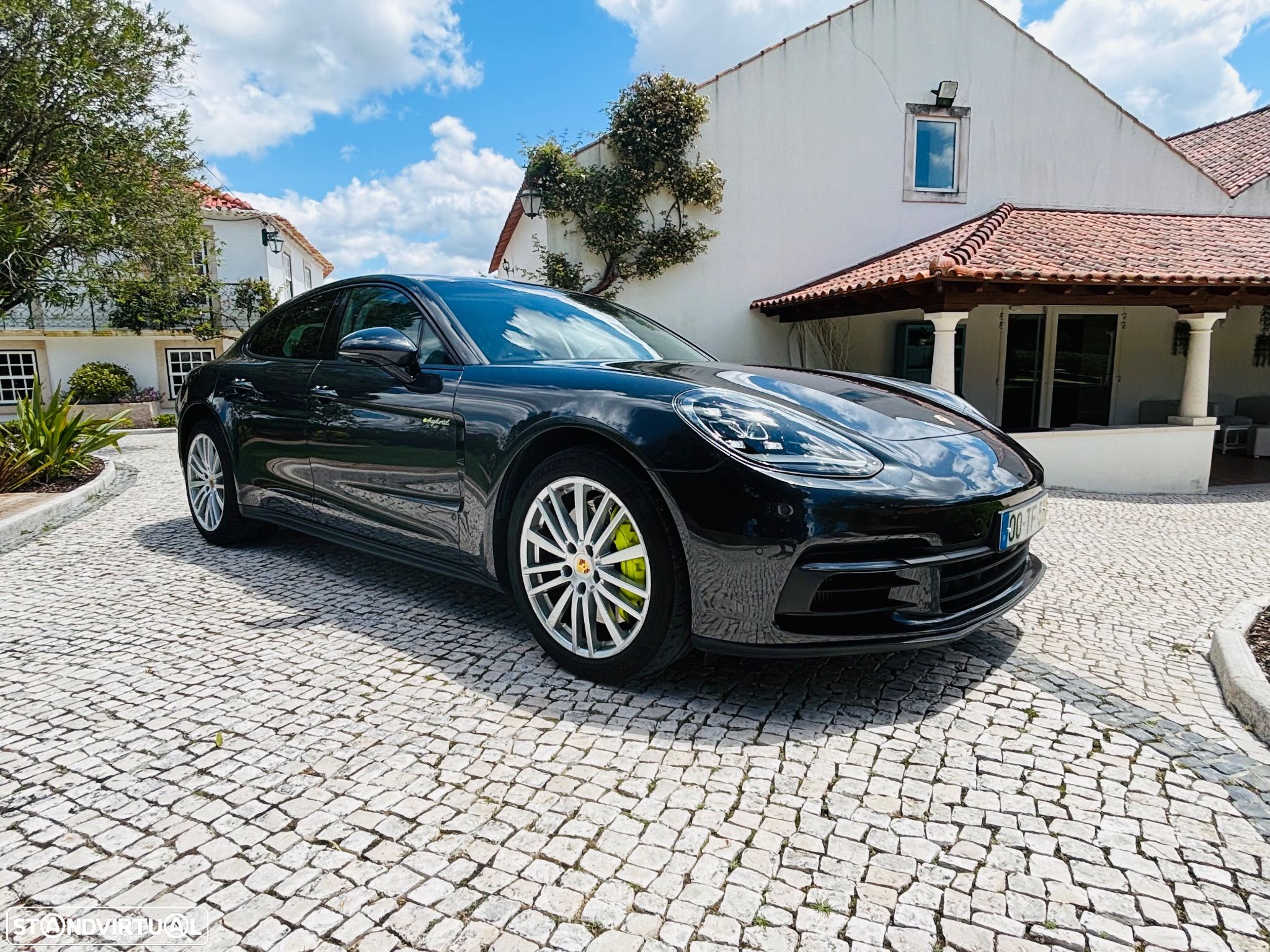 Porsche Panamera 4 E-Hybrid - 1