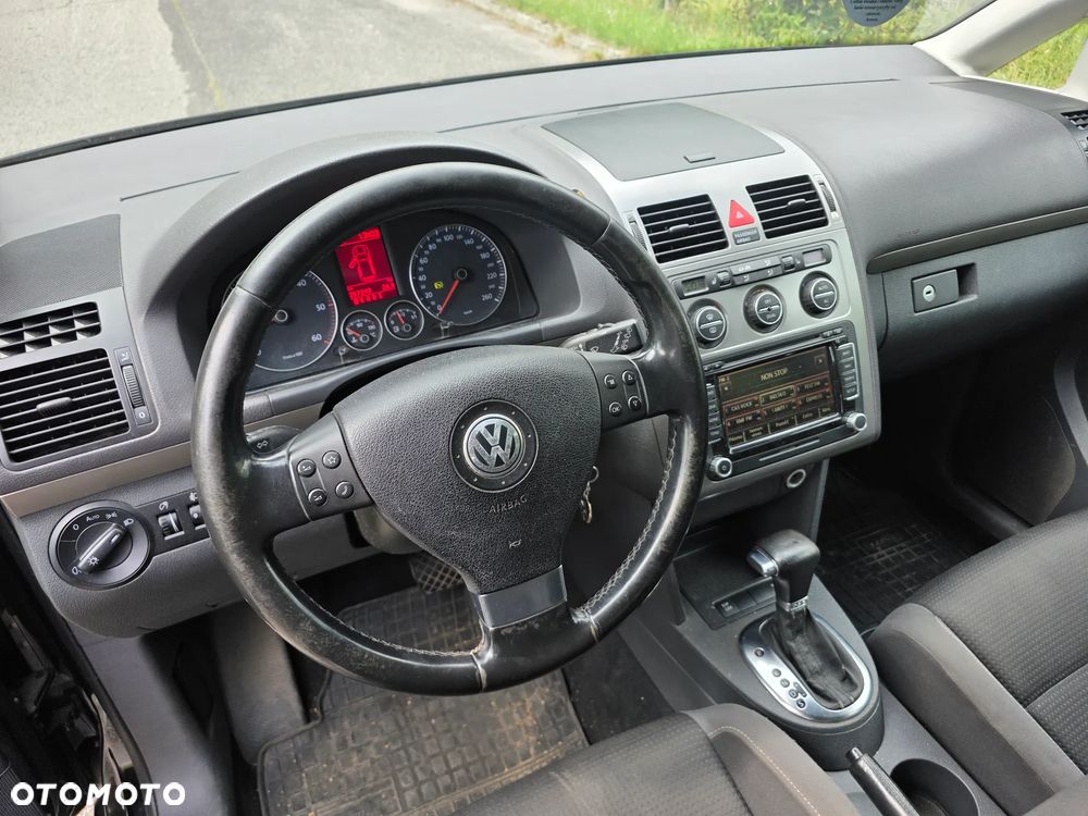 Volkswagen Touran - 11
