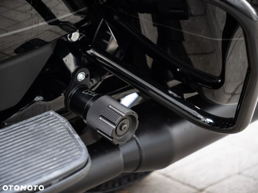 Harley-Davidson Touring Street Glide - 31