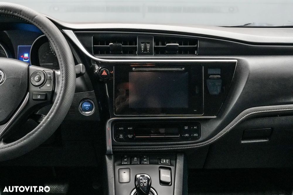 Toyota Auris 1.8 L VVT-i Sol + - 18