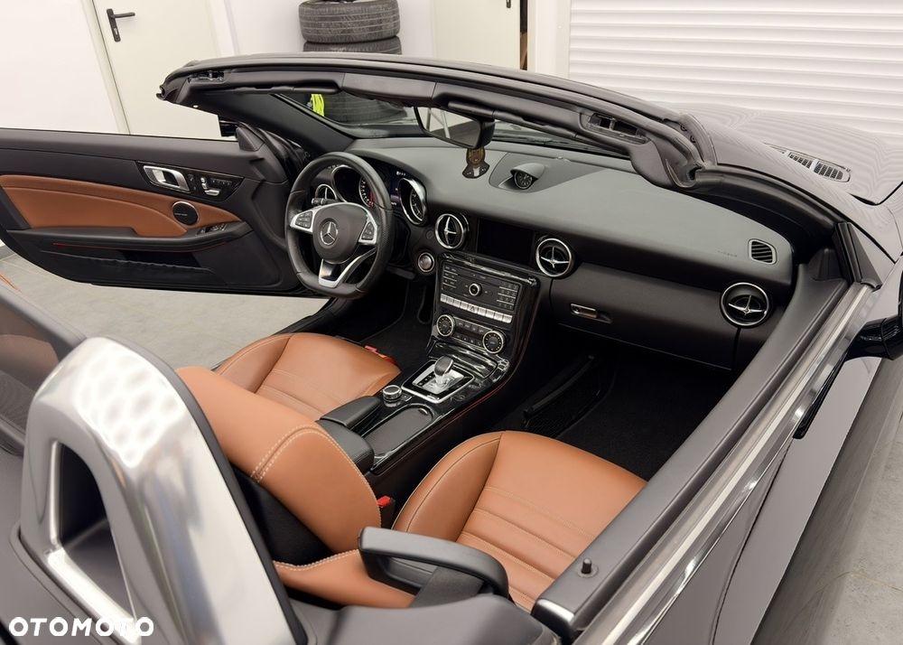Mercedes-Benz SLC AMG 43 9G-TRONIC - 17
