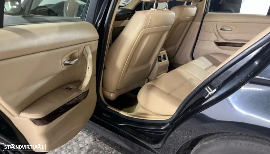 BMW 320 iA Dynamic - 15