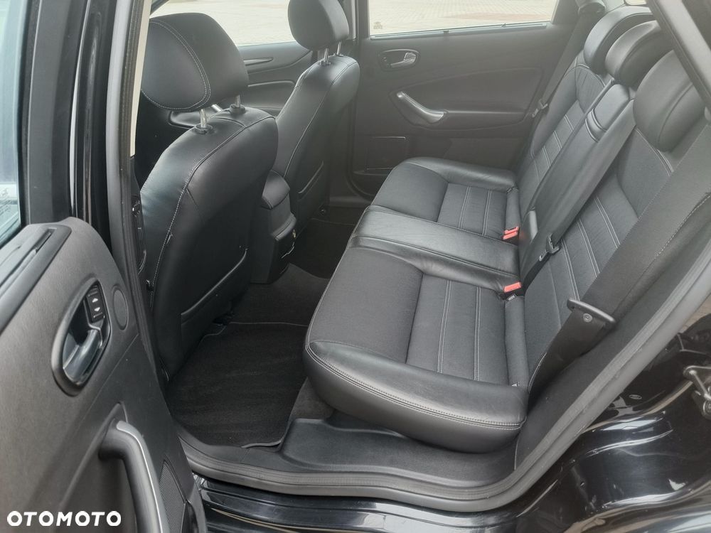 Ford Mondeo 2.5 Titanium - 31