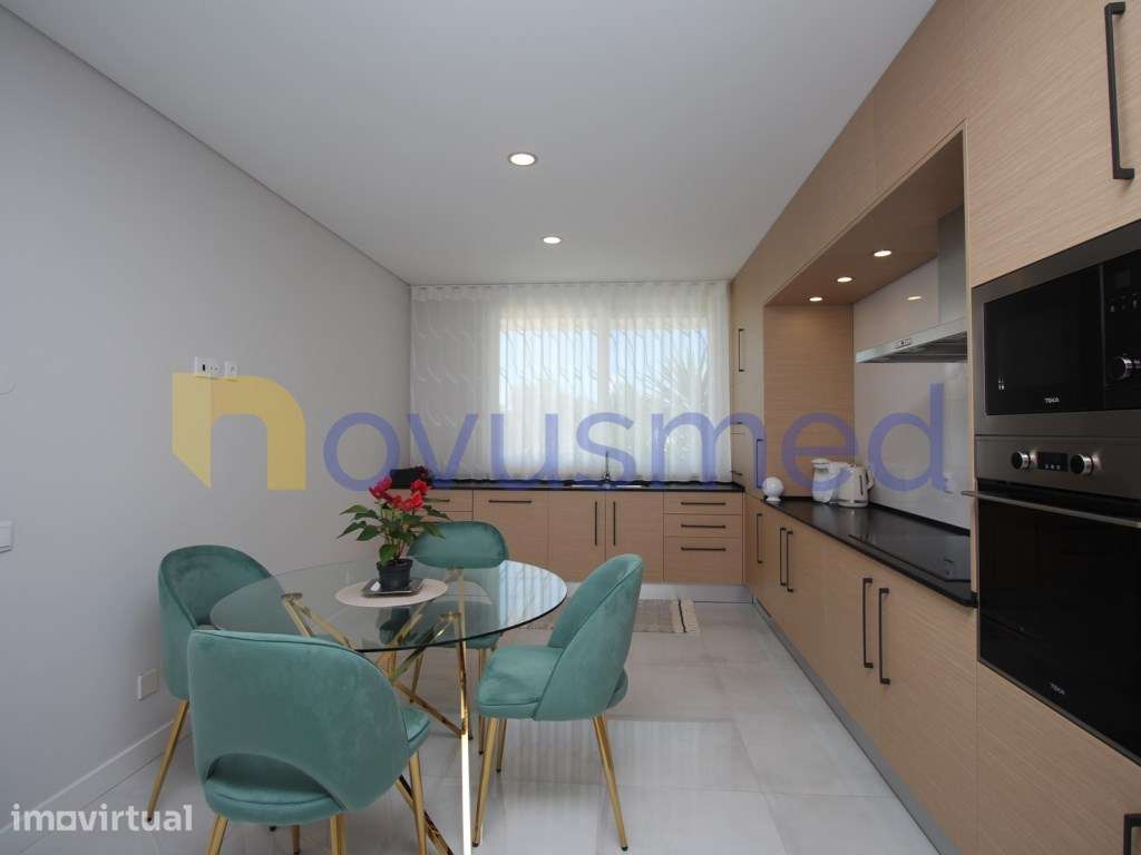 Moradia T3 em zona tranquila nas Ferreiras, Albufeira - Grande imagem: 2/47